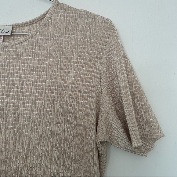 Textured Tee - Picture 2 of 6